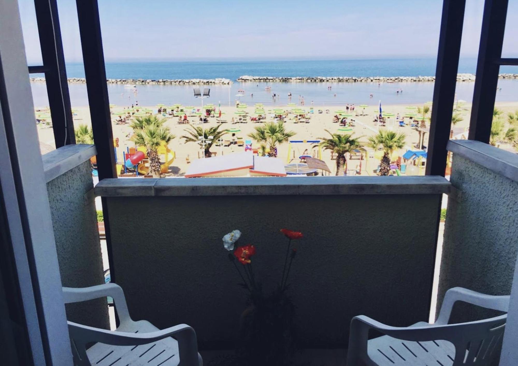 Hotel Bonaria ريميني المظهر الخارجي الصورة