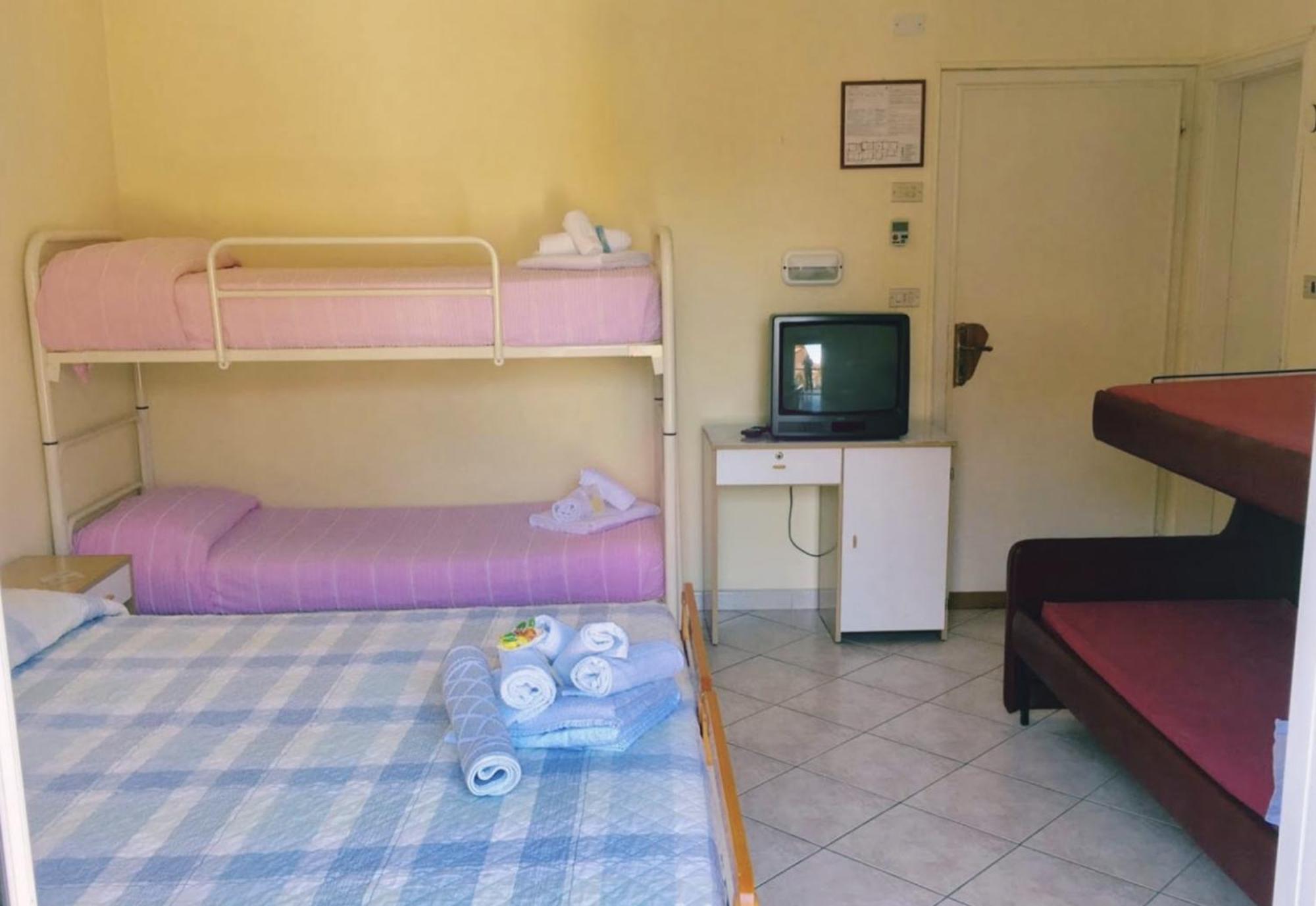 Hotel Bonaria ريميني المظهر الخارجي الصورة