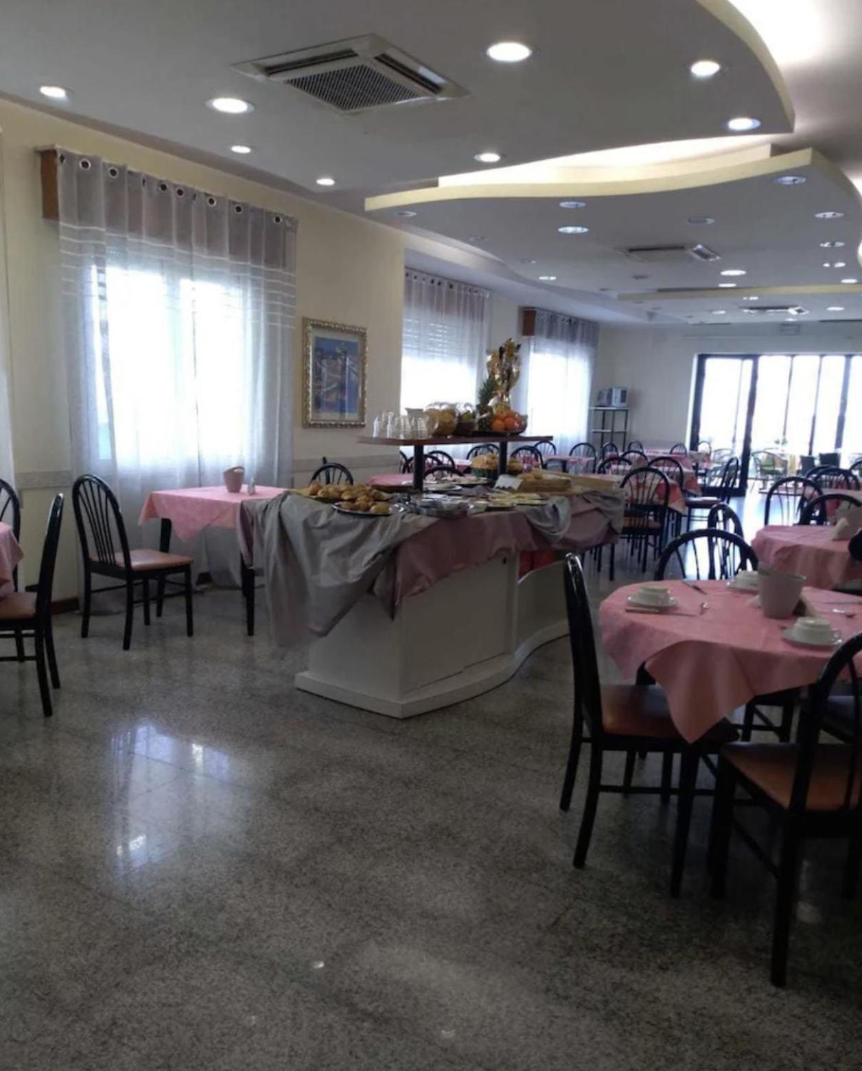 Hotel Bonaria ريميني المظهر الخارجي الصورة